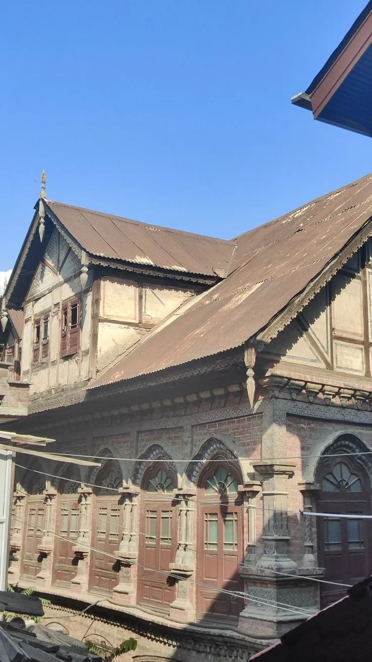 Shajar Srinagar Carousel Image 1
